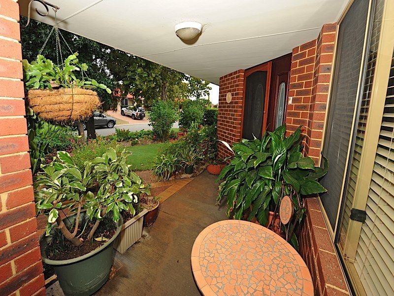 17 Aylesbury Close, Leeming WA 6149