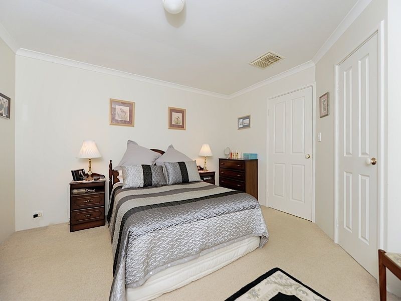 17 Aylesbury Close, Leeming WA 6149