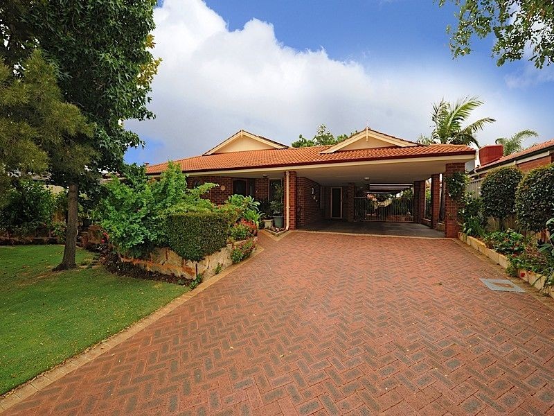 17 Aylesbury Close, Leeming WA 6149