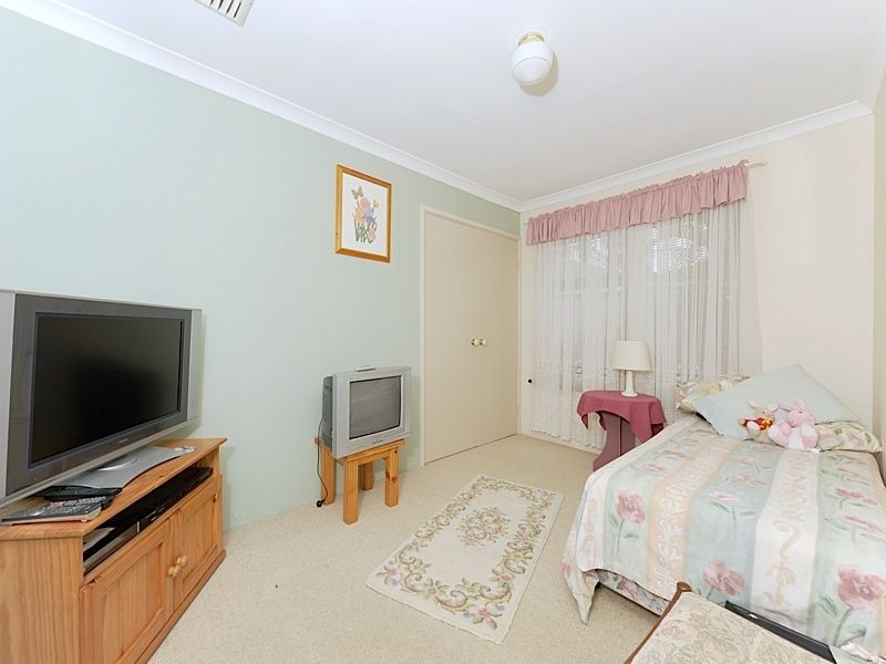 17 Aylesbury Close, Leeming WA 6149