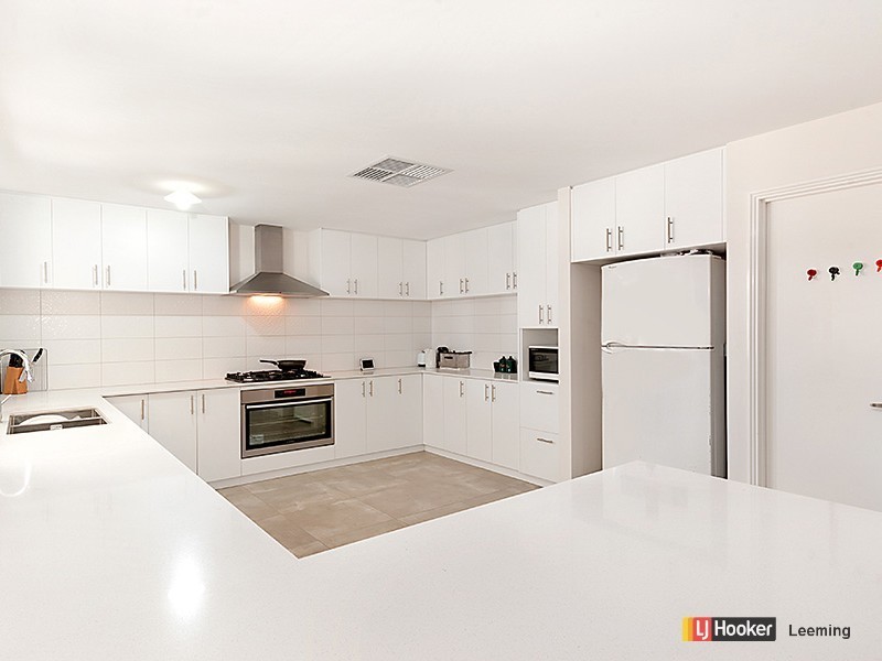 69 Villatella Gardens, Piara Waters WA 6112