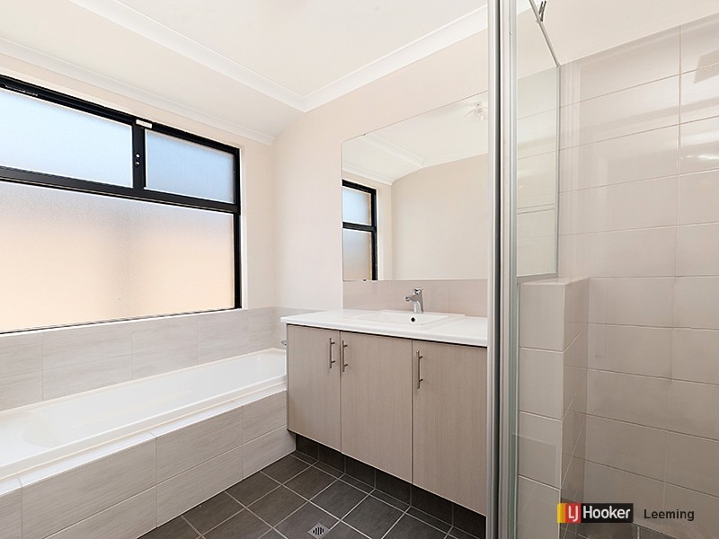 69 Villatella Gardens, Piara Waters WA 6112