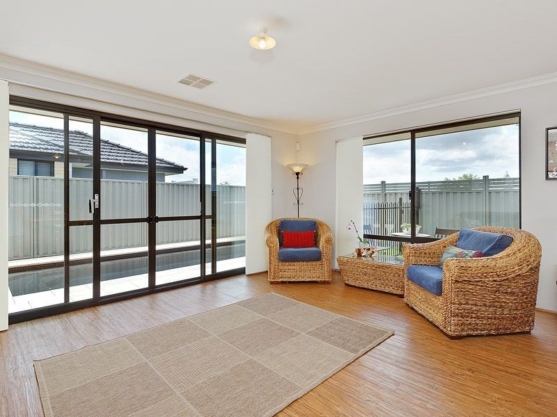 50 Archdale Loop, Piara Waters WA 6112