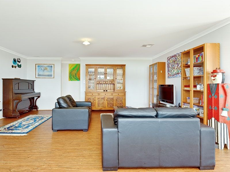 50 Archdale Loop, Piara Waters WA 6112