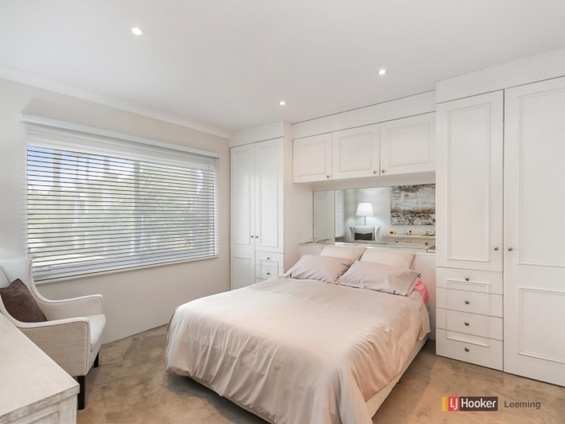 25 Sellen Court, Leeming WA 6149