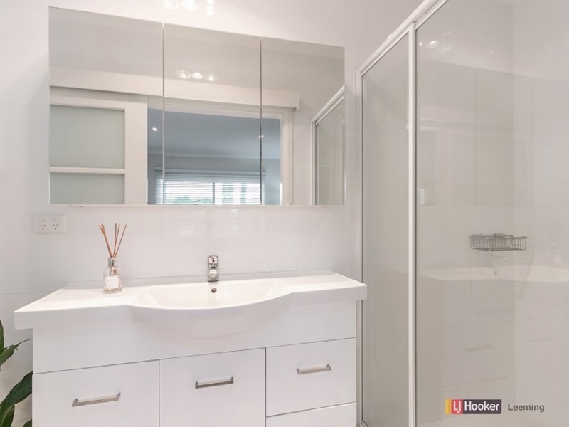 25 Sellen Court, Leeming WA 6149