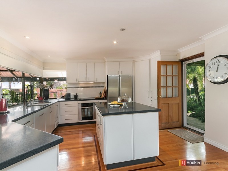 25 Sellen Court, Leeming WA 6149