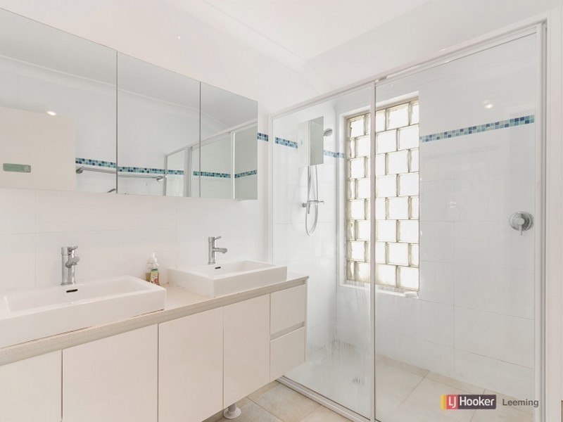 25 Sellen Court, Leeming WA 6149