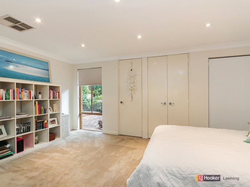 25 Sellen Court, Leeming WA 6149