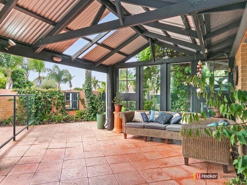 25 Sellen Court, Leeming WA 6149