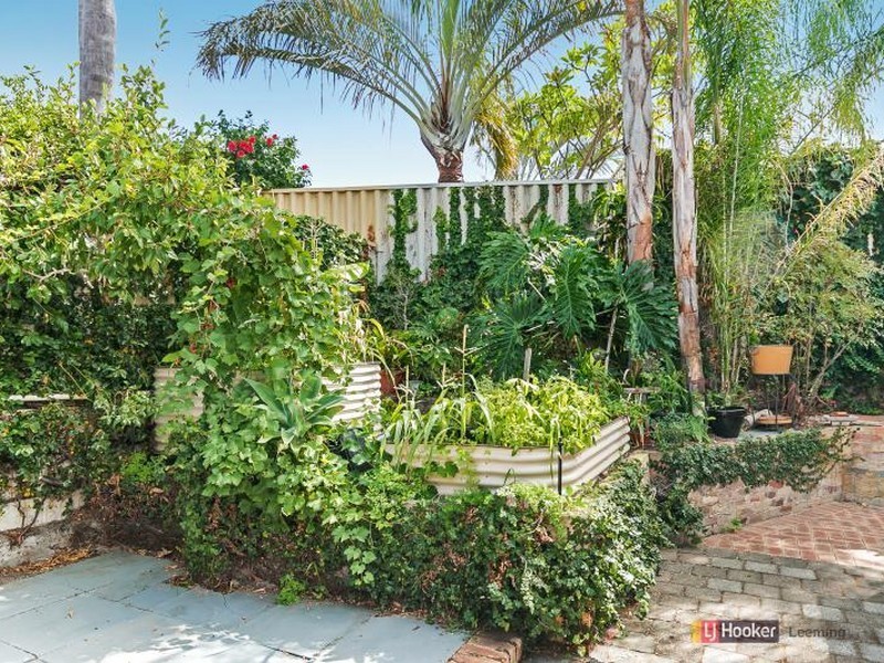 25 Sellen Court, Leeming WA 6149