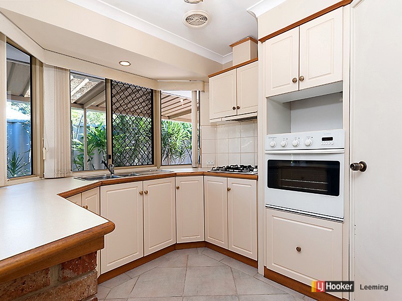 9 Howlett Place, Leeming WA 6149