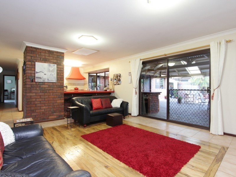 3 Tasman Place, Shelley WA 6148