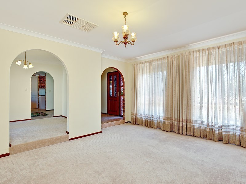 8 Rolland Court, Leeming WA 6149