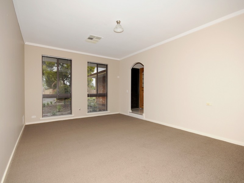 22 Hartfield Crescent, Leeming WA 6149