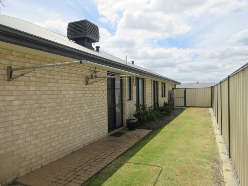 7 Benmore Rise, Success WA 6164