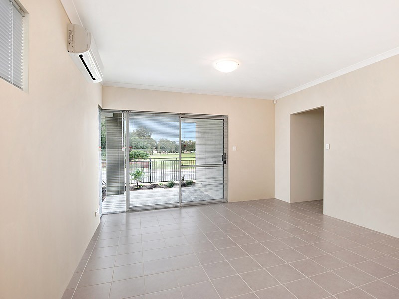 4/3 Firbank Road, Beeliar WA 6164