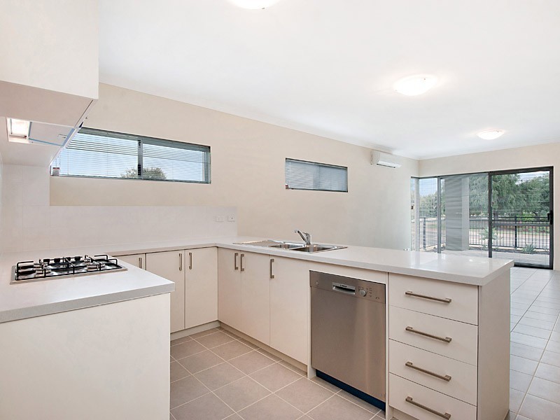 4/3 Firbank Road, Beeliar WA 6164