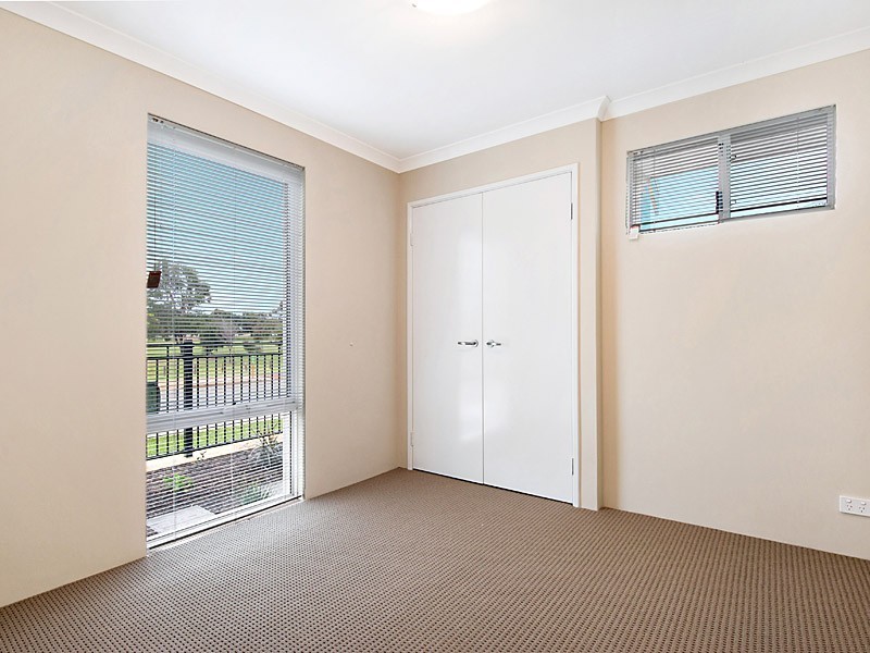4/3 Firbank Road, Beeliar WA 6164