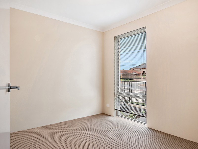 4/3 Firbank Road, Beeliar WA 6164