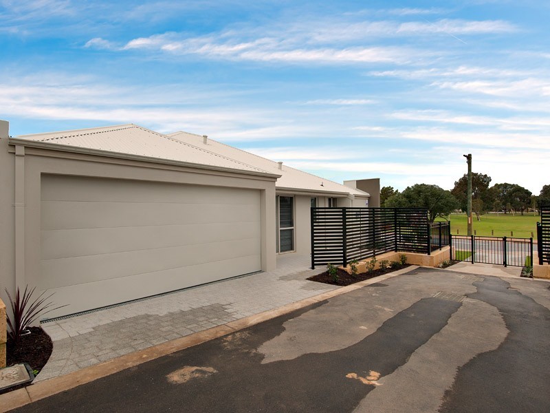 4/3 Firbank Road, Beeliar WA 6164