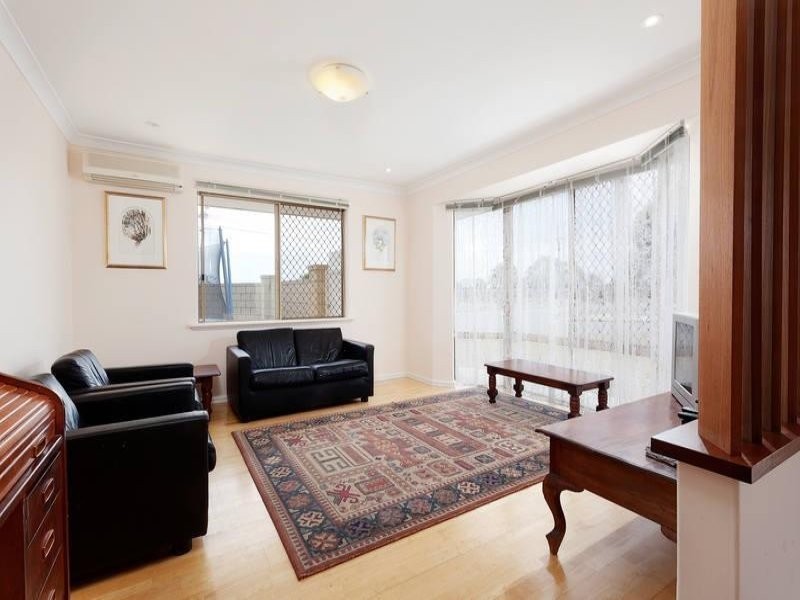 1 Gilchrist Avenue, Bibra Lake WA 6163