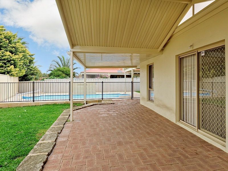 8 Zuvela Close, Murdoch WA 6150