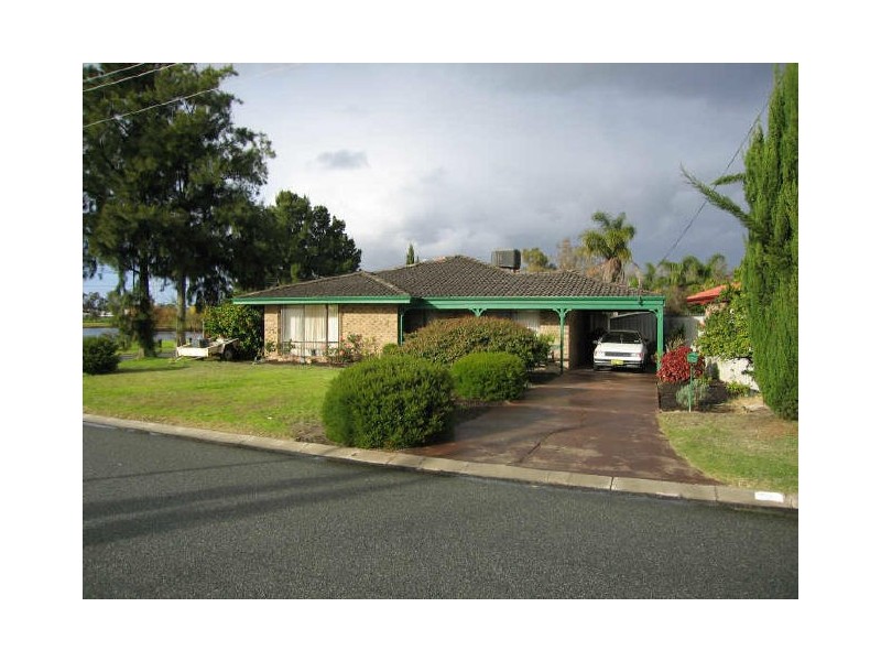 9 Broadwater Gardens, South Lake WA 6164