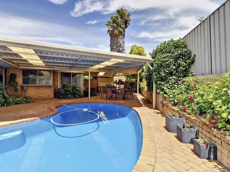 7 Oakland Height, Leeming WA 6149