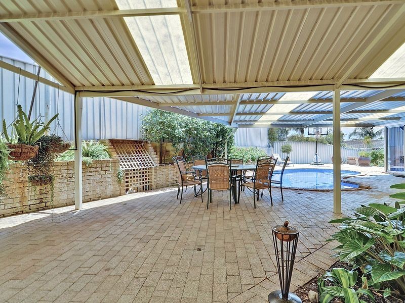 7 Oakland Height, Leeming WA 6149