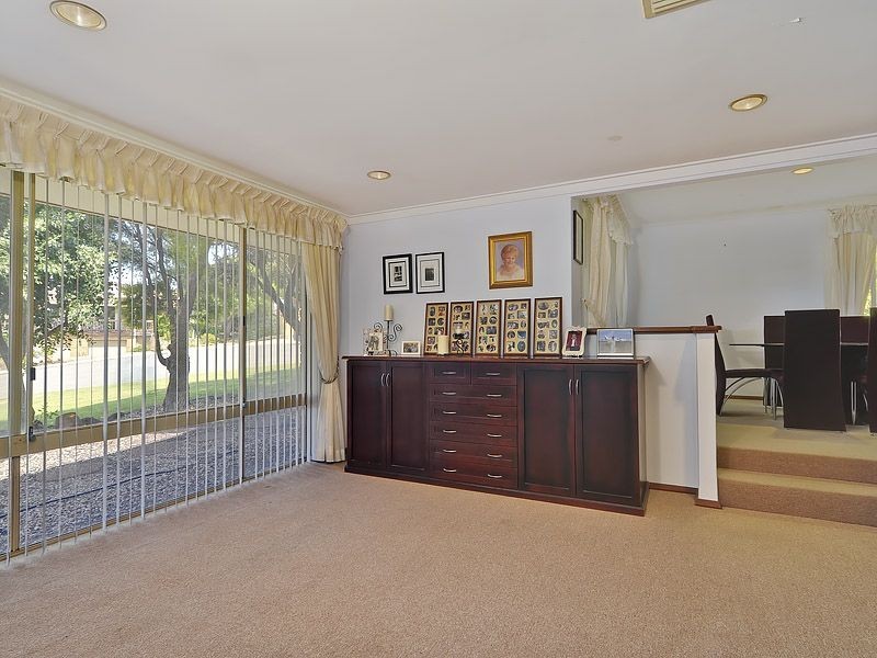 7 Oakland Height, Leeming WA 6149