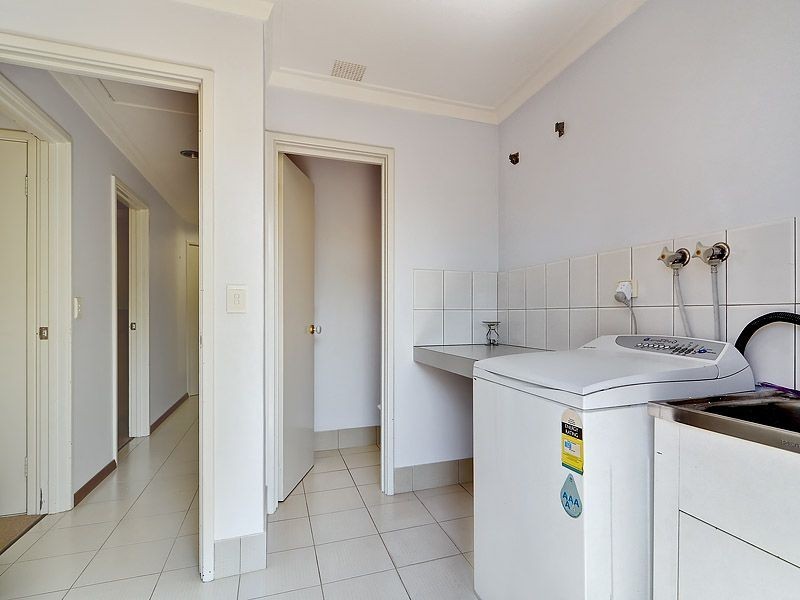 7 Oakland Height, Leeming WA 6149