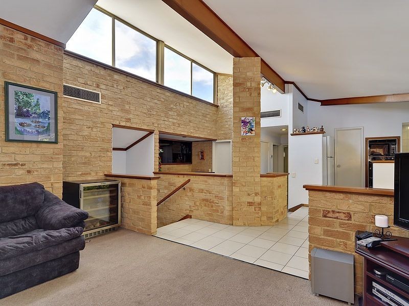 7 Oakland Height, Leeming WA 6149