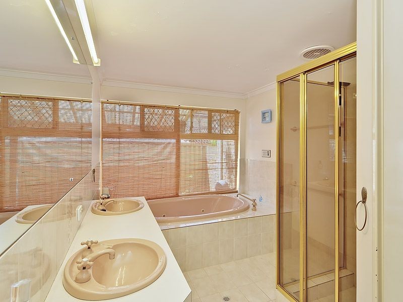 7 Oakland Height, Leeming WA 6149