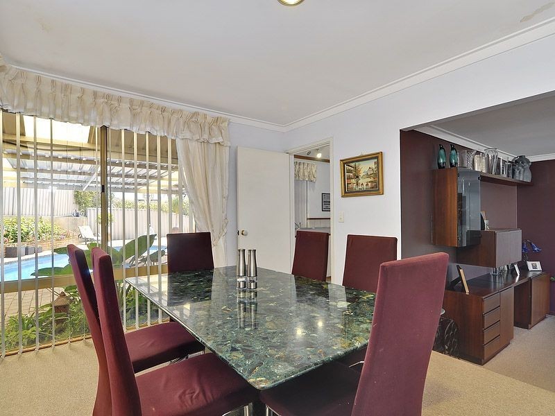 7 Oakland Height, Leeming WA 6149