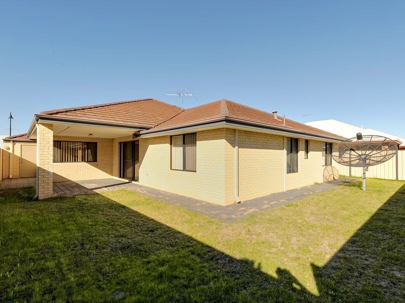 13 Ernest Drive, Success WA 6164