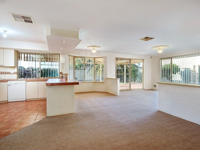 32 Woolmore Cross, Atwell WA 6164