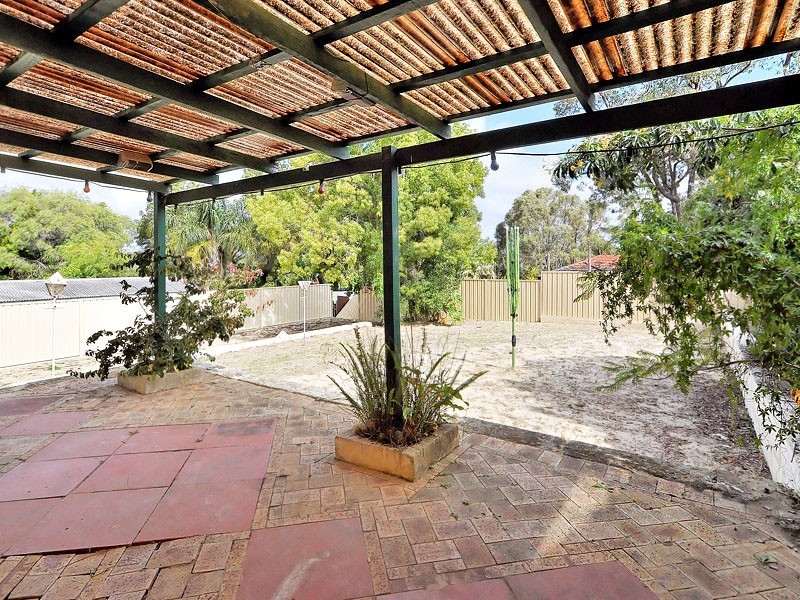17 Benedick Road, Coolbellup WA 6163