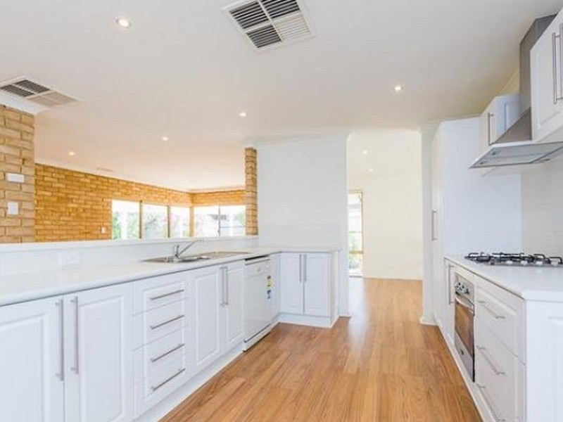 118 Casserly Drive, Leeming WA 6149