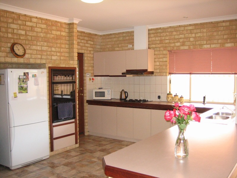 17 Sylvan Crescent, Leeming WA 6149