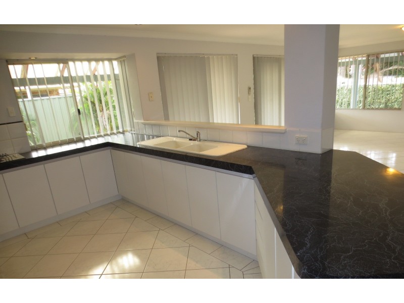 4 Marie Court, Atwell WA 6164