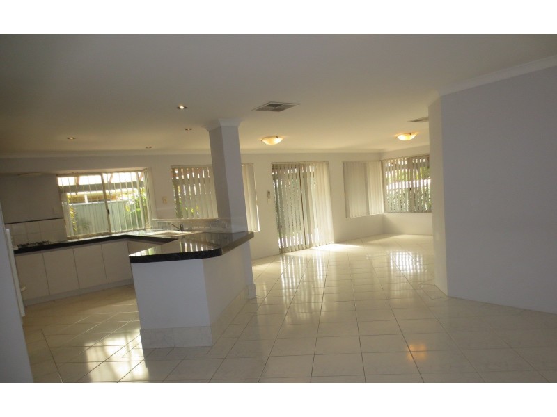 4 Marie Court, Atwell WA 6164