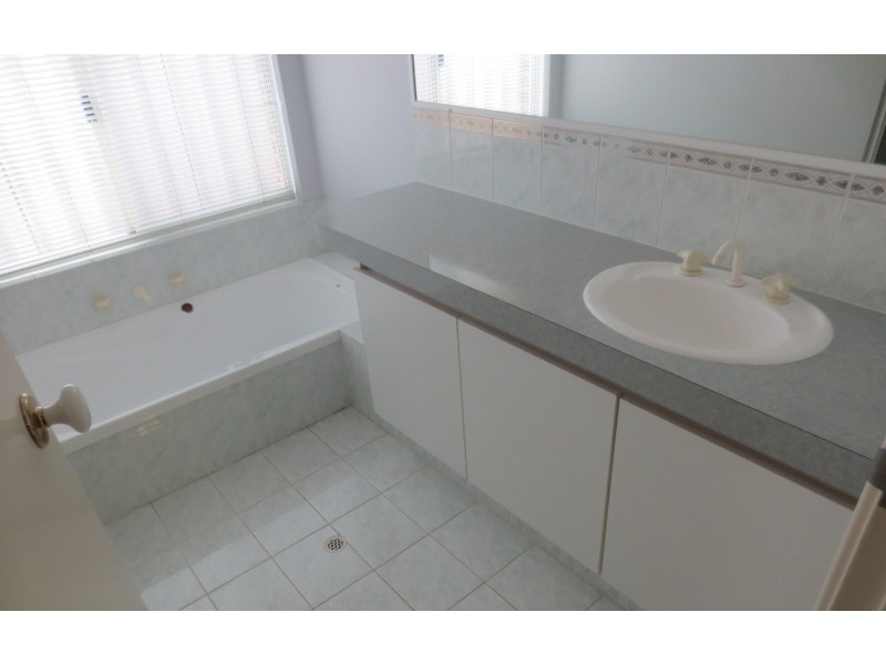 4 Marie Court, Atwell WA 6164