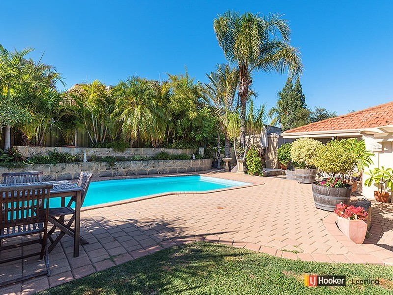 2 Cluelow Rise, Leeming WA 6149