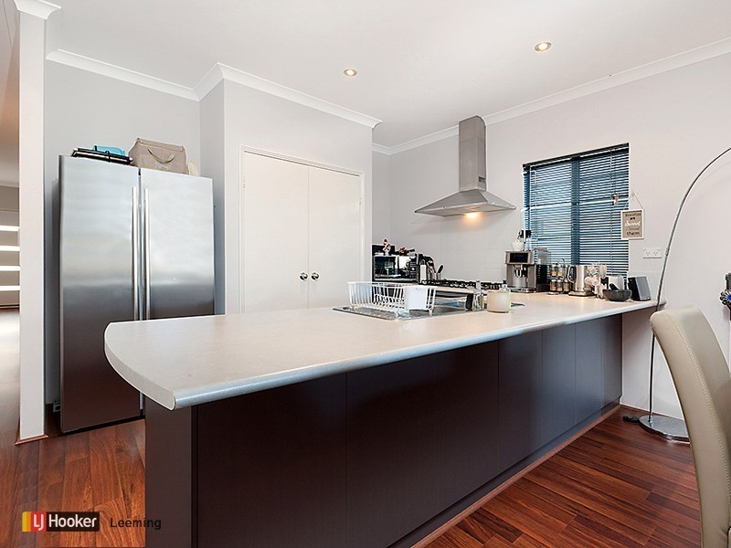 50 Johnsonia Bend, Hammond Park WA 6164