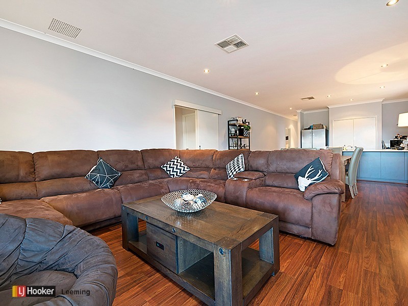 50 Johnsonia Bend, Hammond Park WA 6164