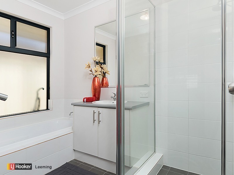 50 Johnsonia Bend, Hammond Park WA 6164