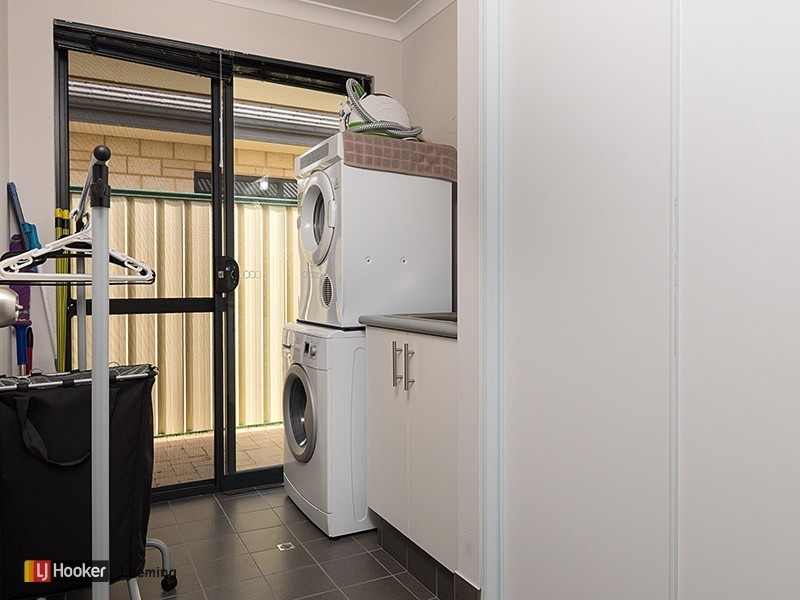 50 Johnsonia Bend, Hammond Park WA 6164