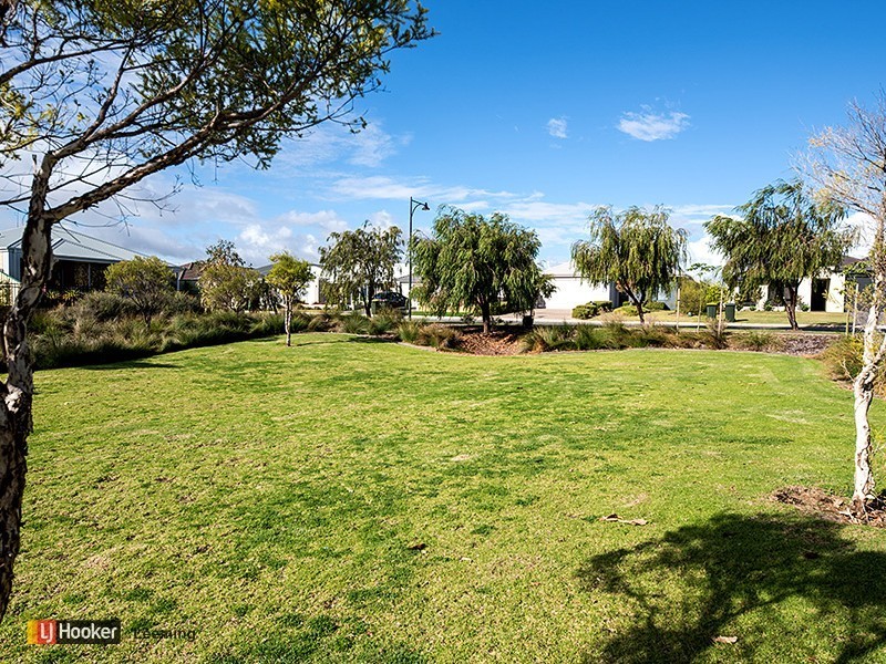 50 Johnsonia Bend, Hammond Park WA 6164