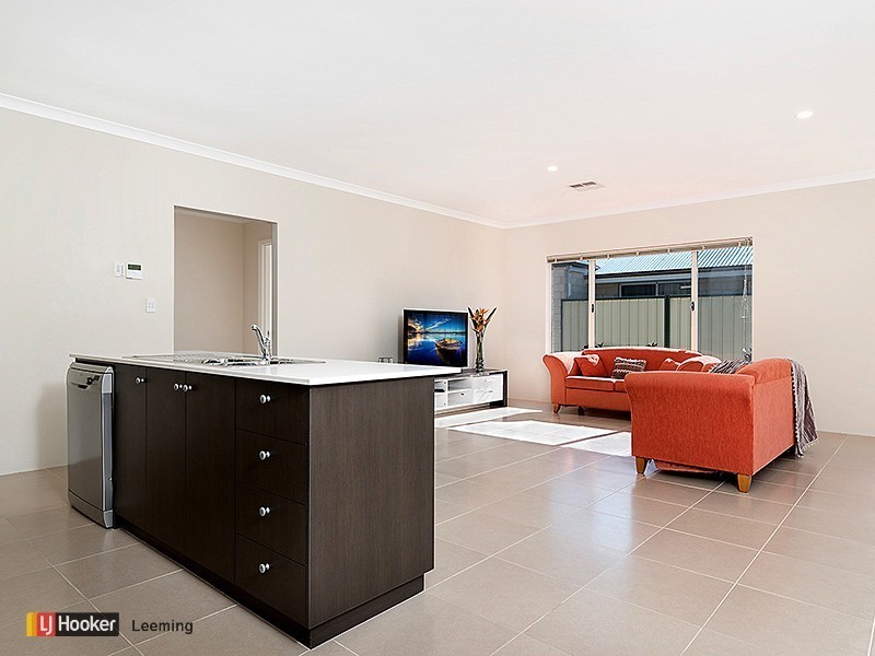 65 Murrumbidgee Drive, Hammond Park WA 6164